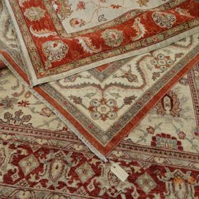 Details van Perzisch tapijten (rood en beige)